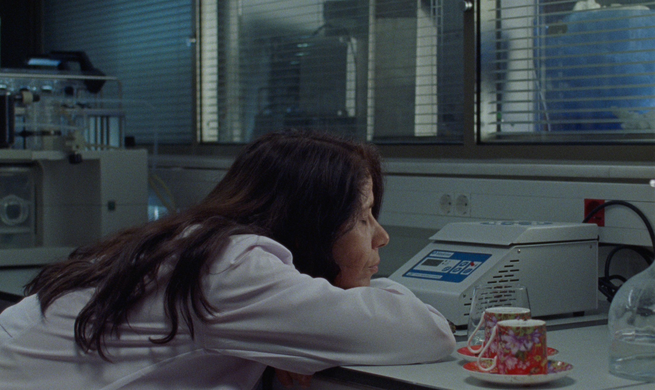 İki Laborantın Yorgun Saatleri (The Weary Hours of Two Lab Assistants)