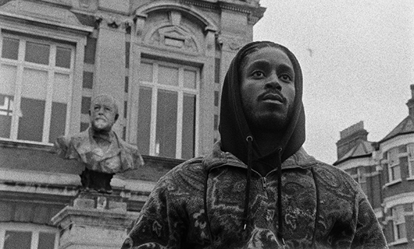 Henry Tate's bust looming over Tobias