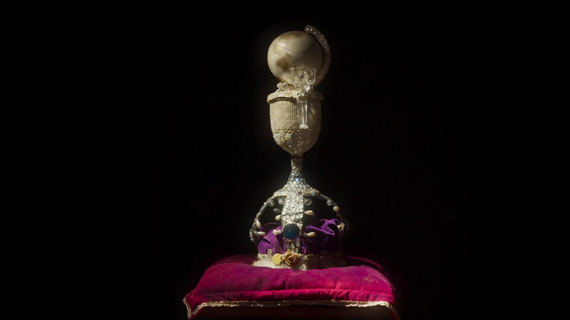 Alternative Miss World Crown