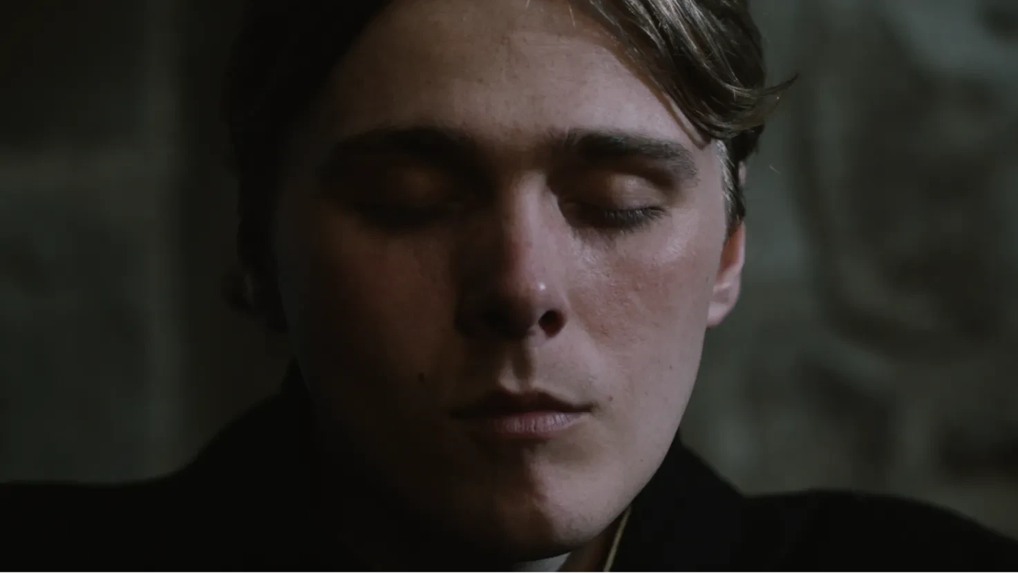 Prince Richard in contemplative prayer