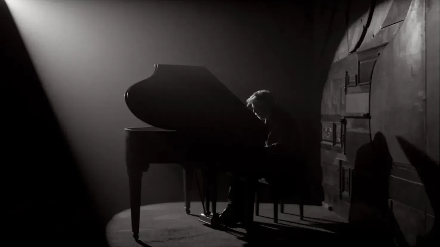Stephen McCole in Swan Songs directed by David Arthur