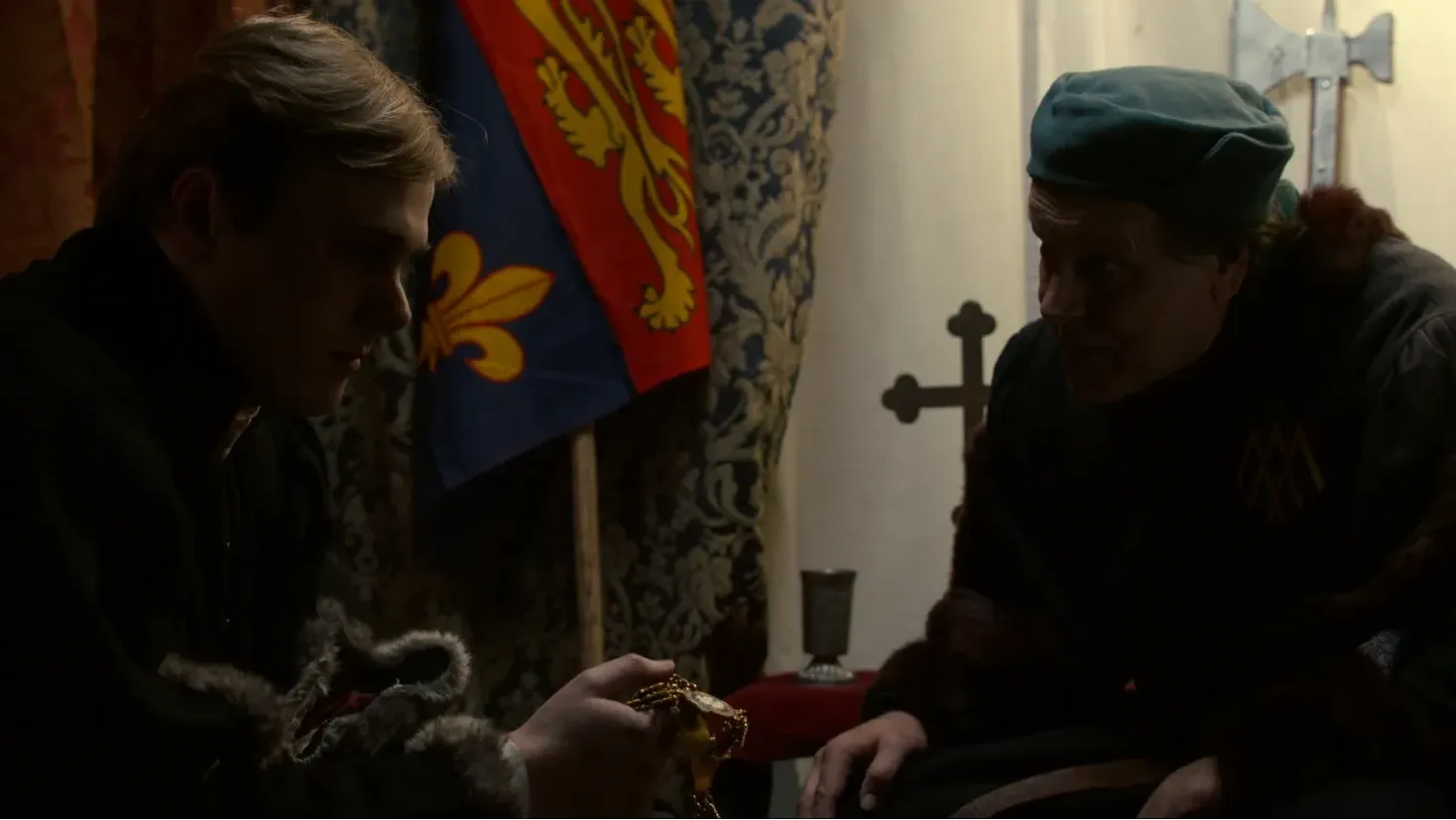 Prince Richard and Sir Robert discuss strategy inside Richard's tent