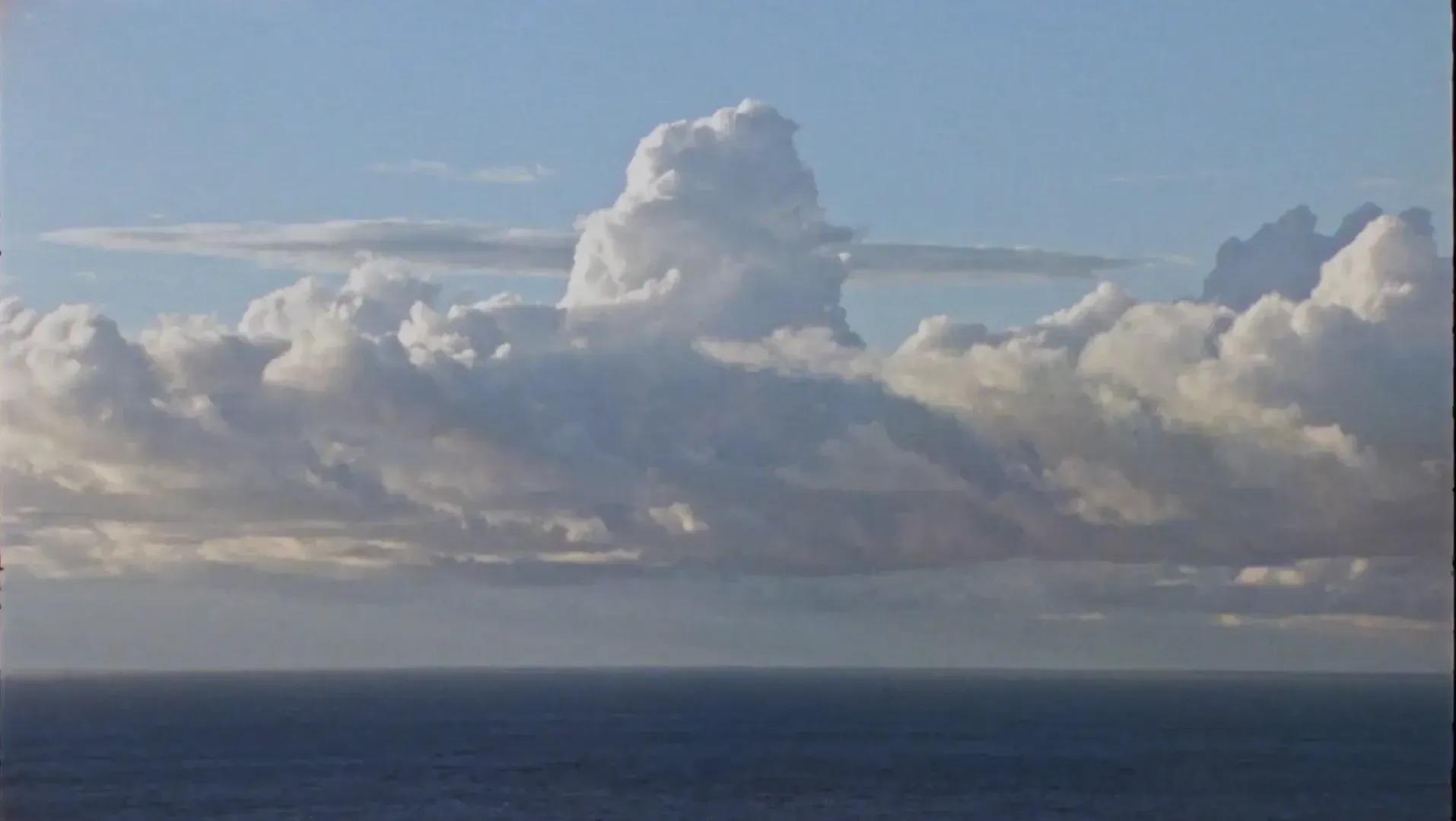 Image of clouds and sea