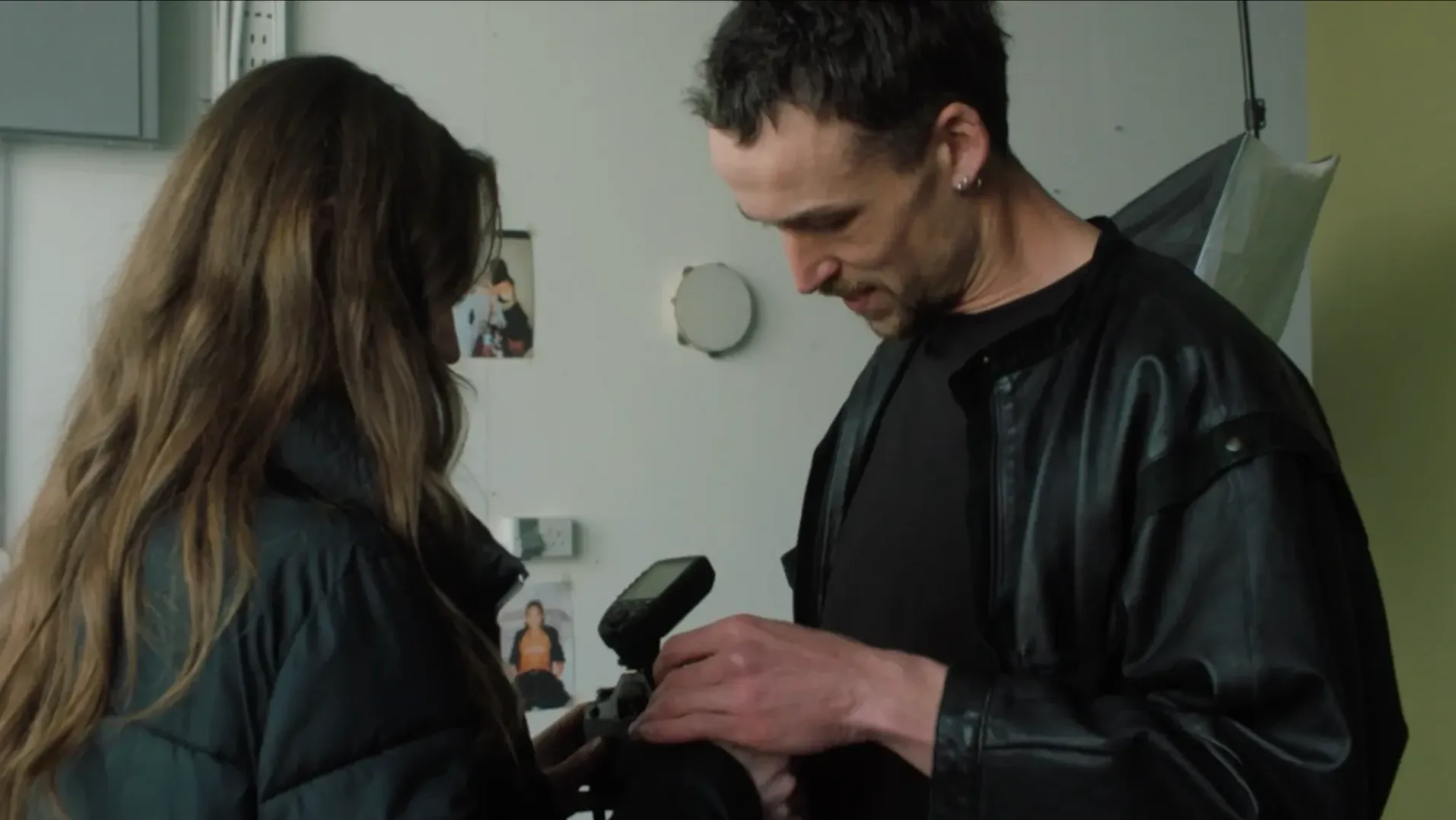 Michael teaching Sylvie how to use the camera