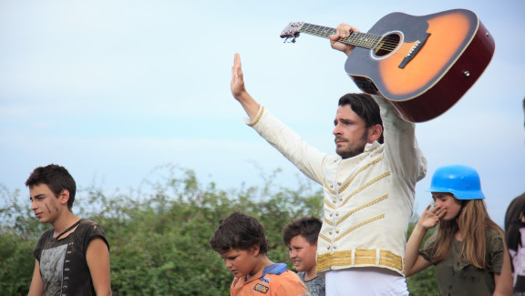 Elvis Walks Home