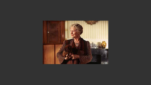 Mrs Henderson Presents